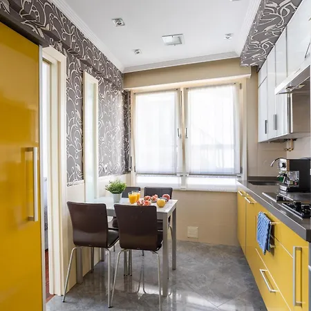 Lameragane, En El Centro Historico Junto Al Parque Μπερμέο