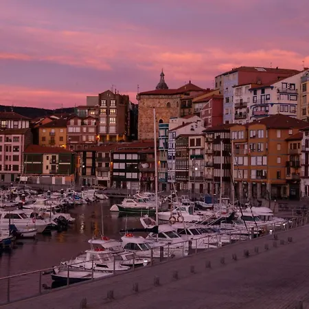 Lameragane, En El Centro Historico Junto Al Parque Appartamento Bermeo